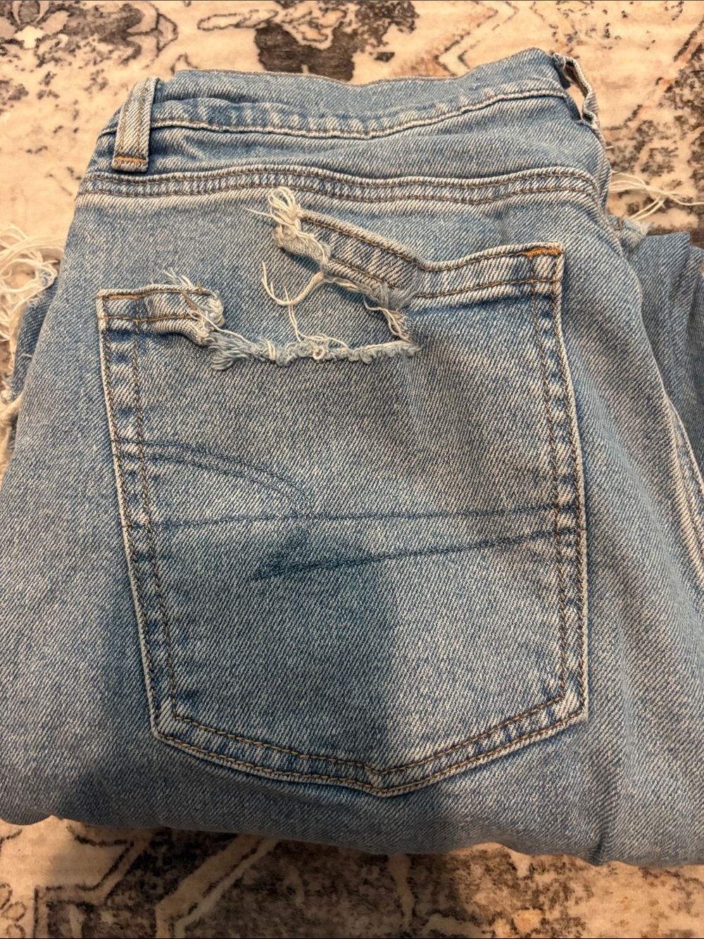 American Eagle Outfitters Light Blue High-Rise Jeans - Picture 3 of 4